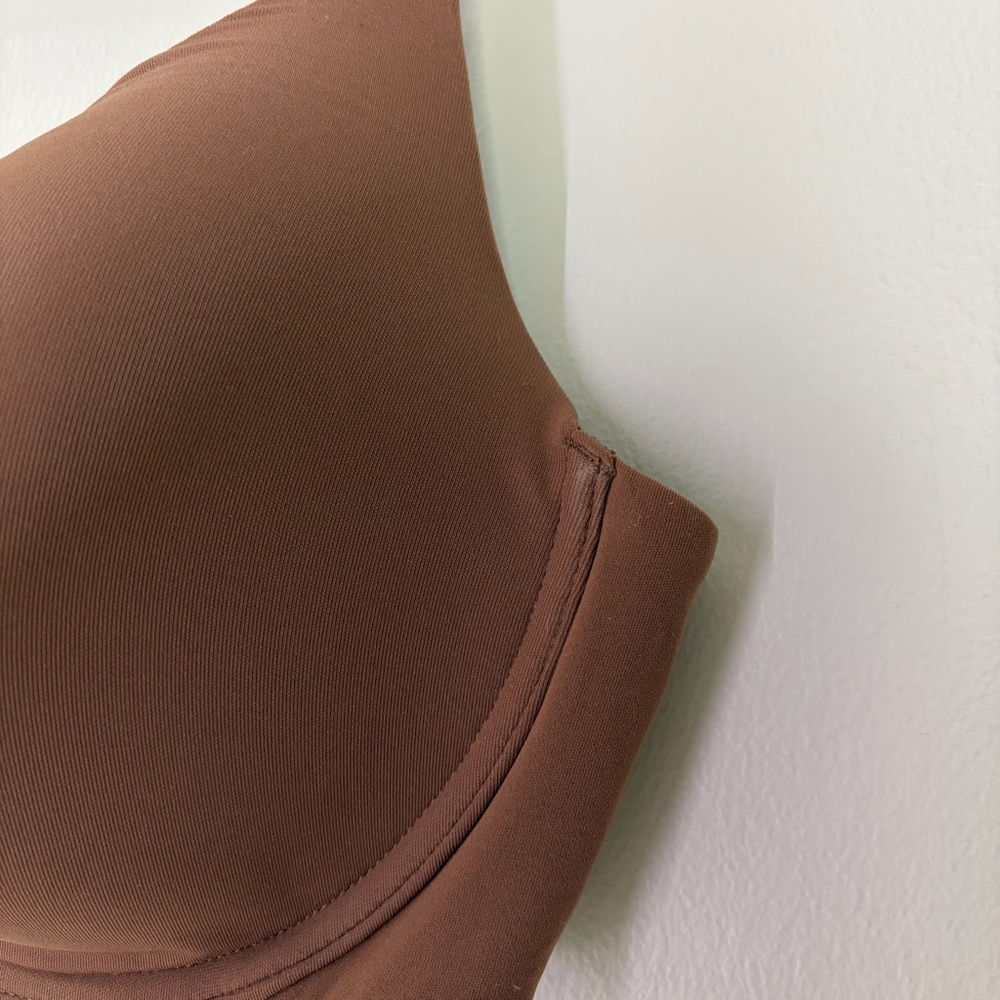 SKIMS 40C Fits Everybody T-Shirt Bra - Picture 5 of 6